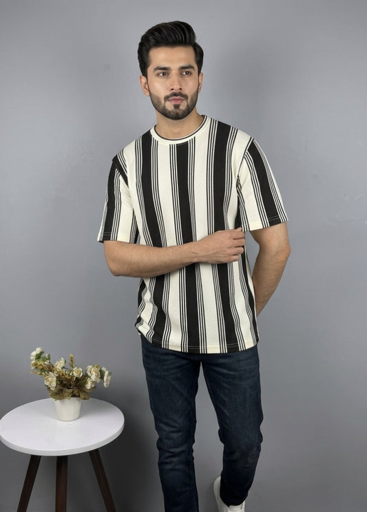 Men black white striped t-shirt front view breathable casual wear